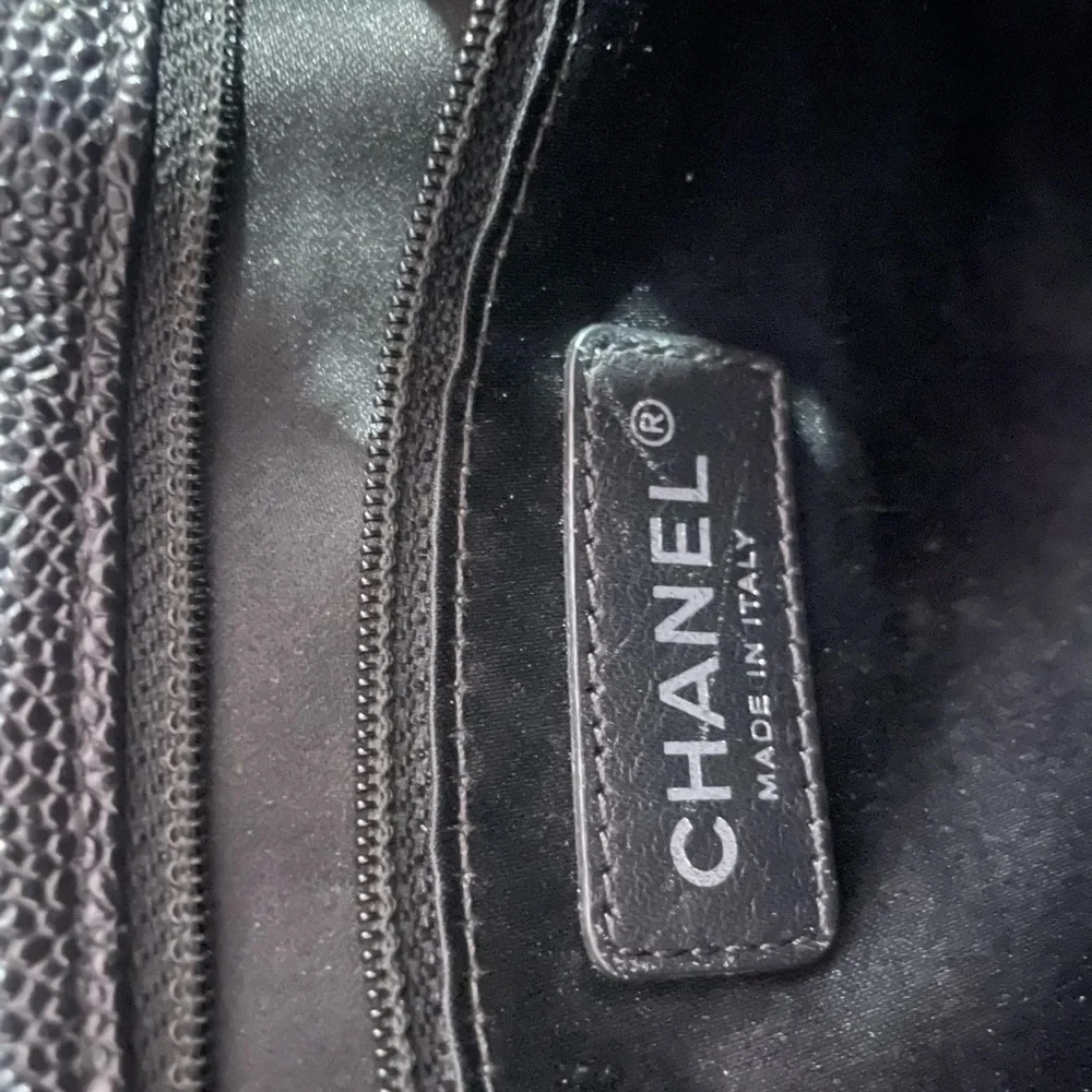 🎉HOST PICK🎉CHANEL Caviar Classic tote - Picture 8 of 10